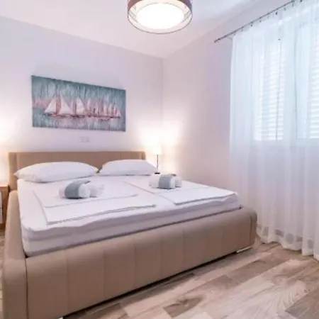 Apartment Oceanus Rab Town