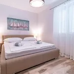 Apartament Oceanus Rab Town