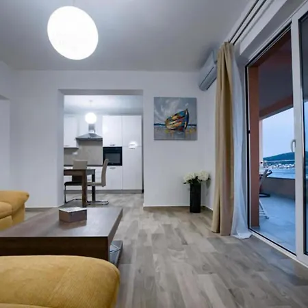 Oceanus Apartment *