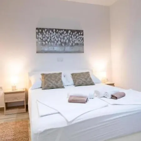 Oceanus Apartment Rab Town